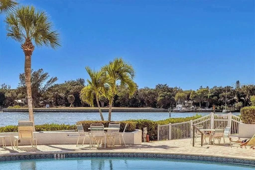 For Rent: $1,950 (1 beds, 1 baths, 800 Square Feet)