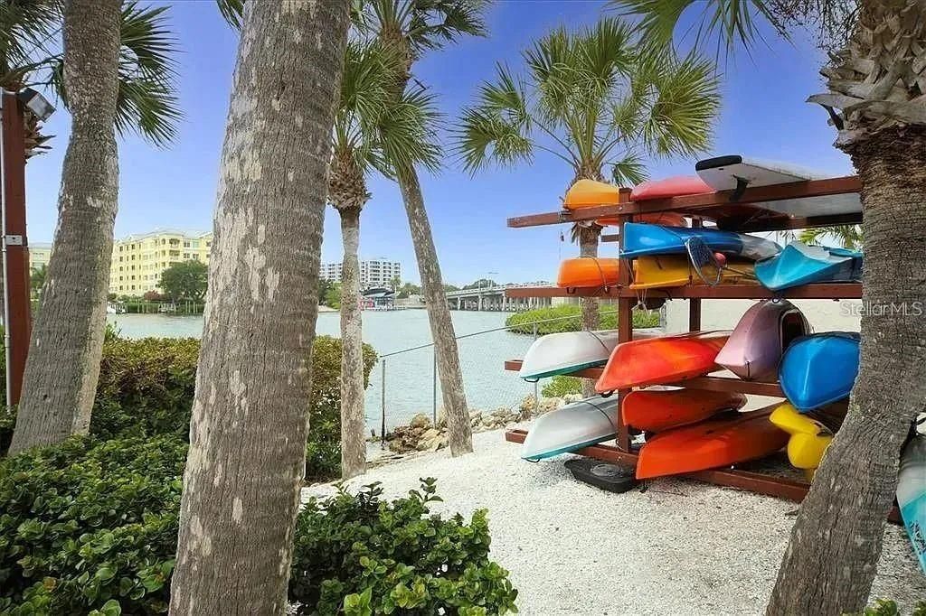 For Rent: $1,950 (1 beds, 1 baths, 800 Square Feet)