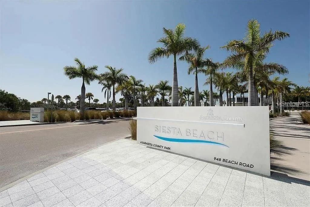 For Rent: $1,950 (1 beds, 1 baths, 800 Square Feet)