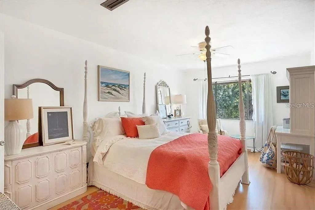 For Rent: $1,950 (1 beds, 1 baths, 800 Square Feet)