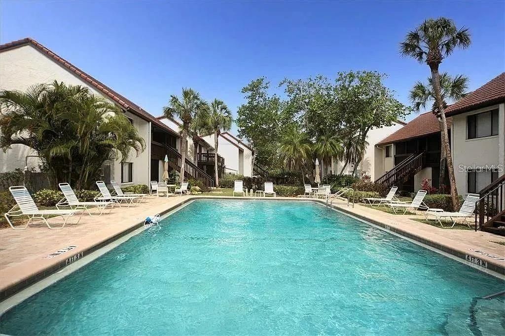 For Rent: $1,950 (1 beds, 1 baths, 800 Square Feet)