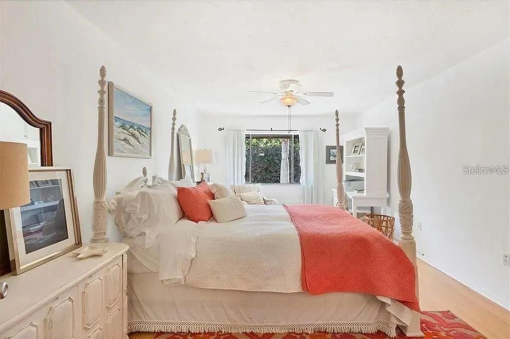 For Rent: $1,950 (1 beds, 1 baths, 800 Square Feet)