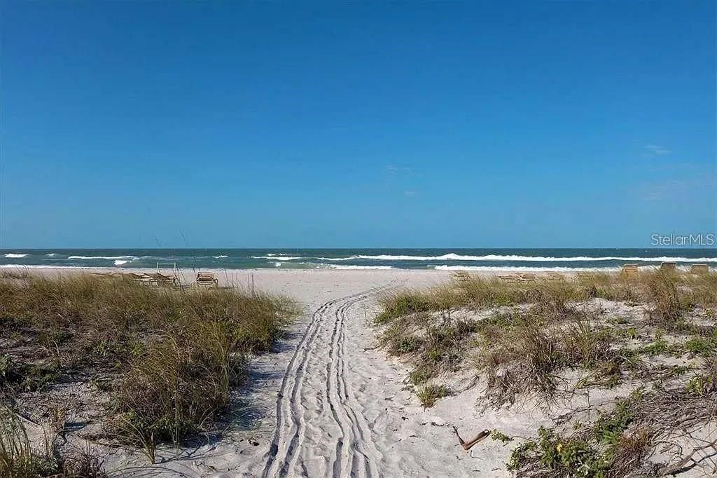 For Rent: $1,950 (1 beds, 1 baths, 800 Square Feet)