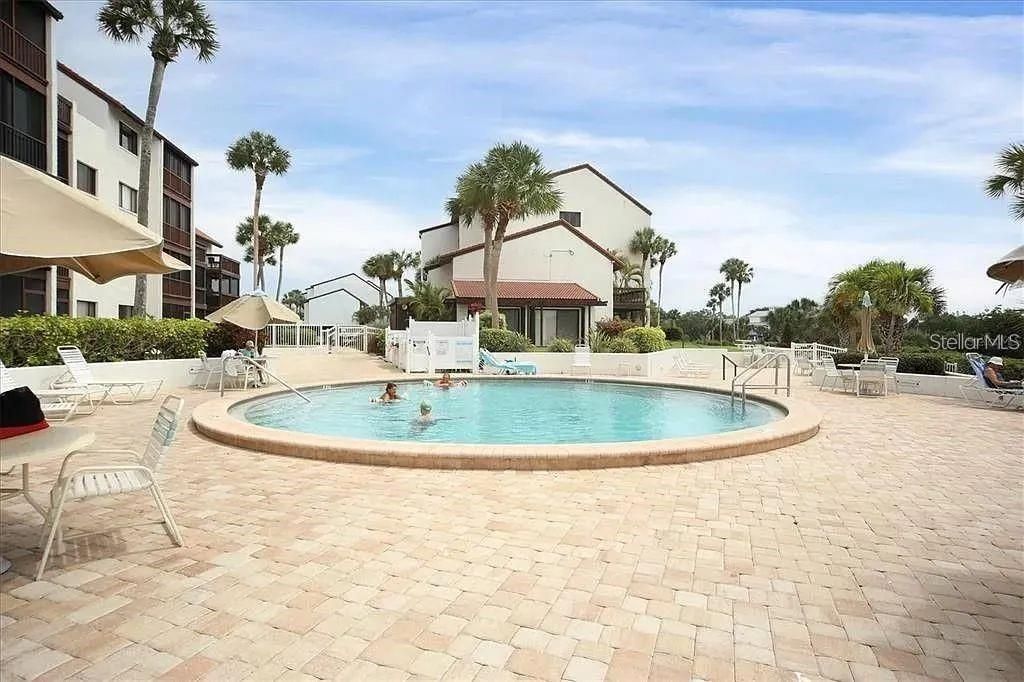 For Rent: $1,950 (1 beds, 1 baths, 800 Square Feet)