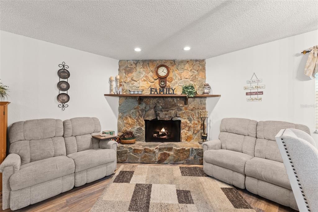 For Sale: $539,000 (3 beds, 2 baths, 1607 Square Feet)