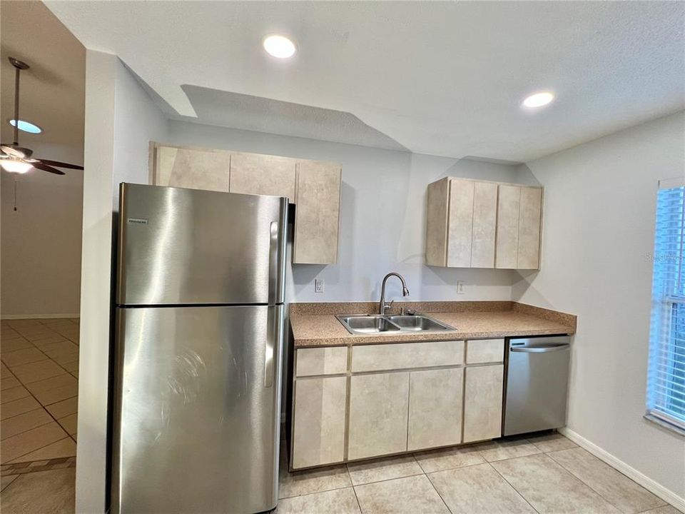 В аренду: $1,595 (2 спален, 2 ванн, 1360 Квадратных фут)