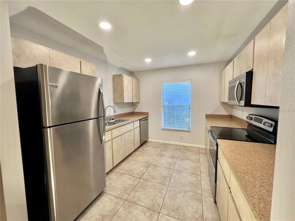 В аренду: $1,595 (2 спален, 2 ванн, 1360 Квадратных фут)