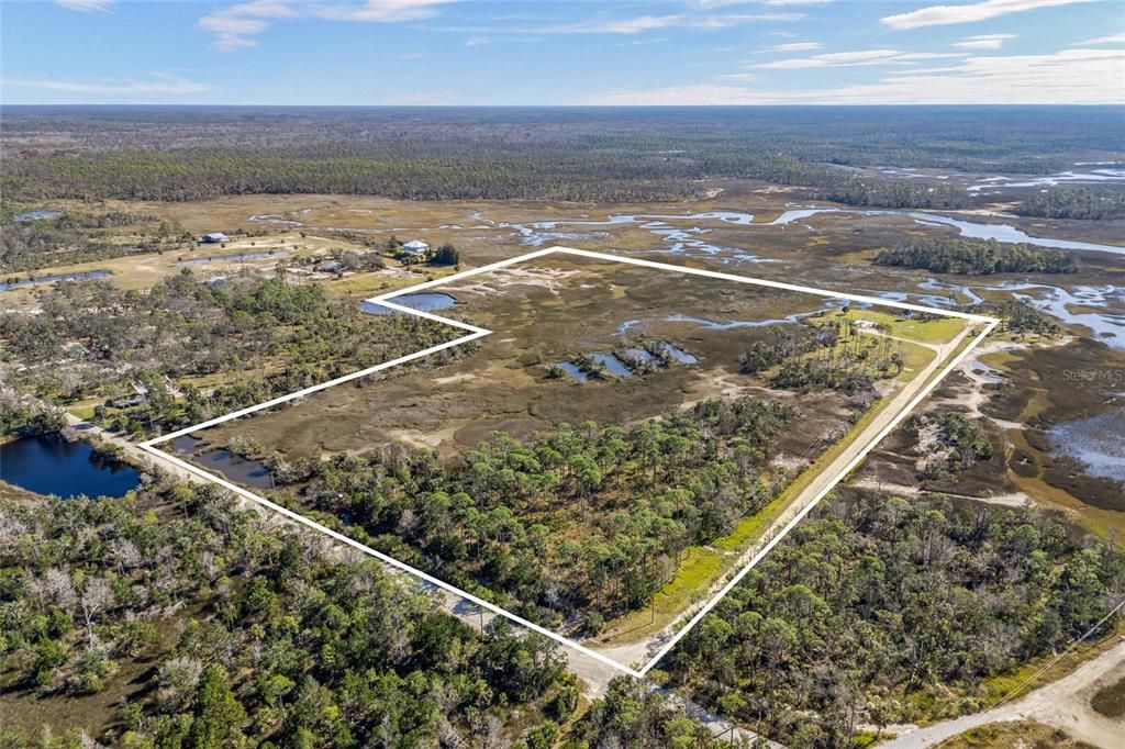 En Venta: $1,900,000 (25.48 acres)