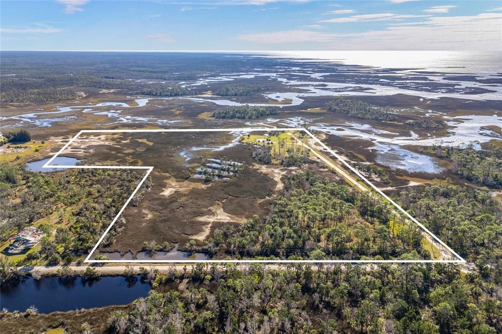 En Venta: $1,900,000 (25.48 acres)