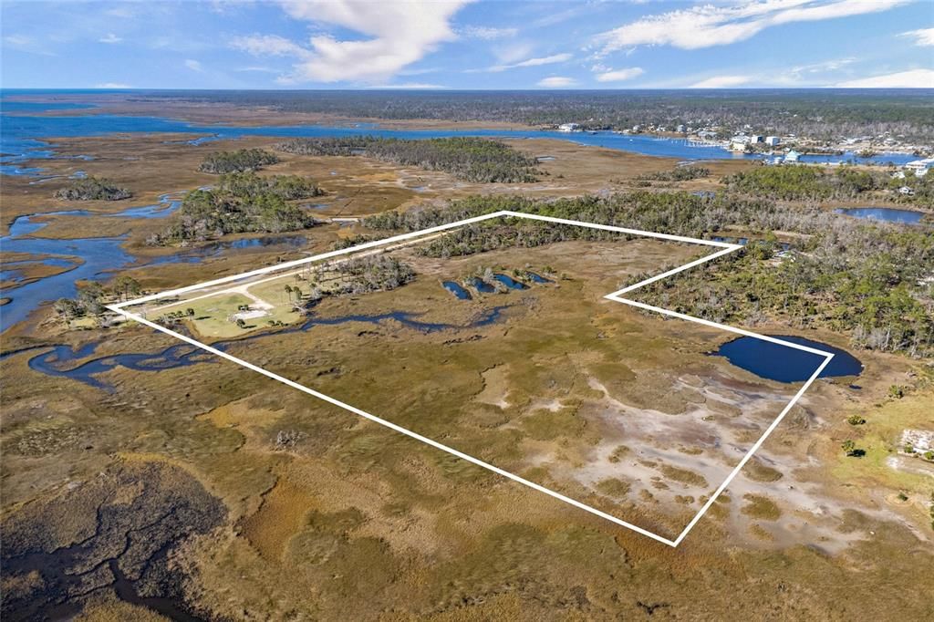 En Venta: $1,900,000 (25.48 acres)