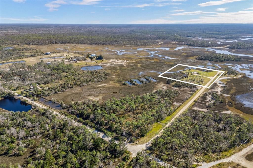 En Venta: $1,900,000 (25.48 acres)