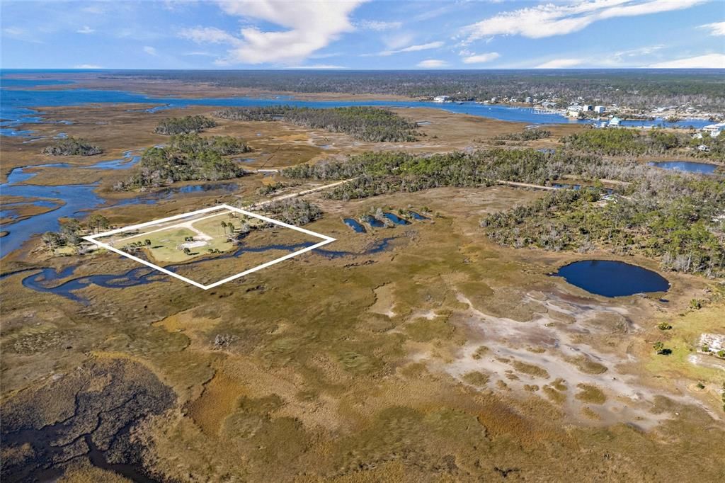 En Venta: $1,900,000 (25.48 acres)