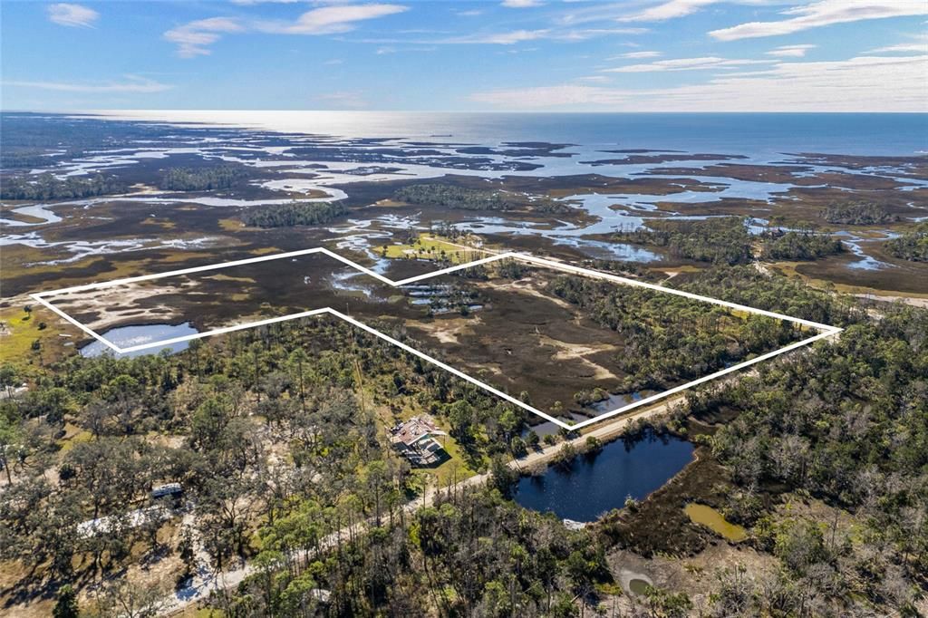 En Venta: $1,900,000 (25.48 acres)