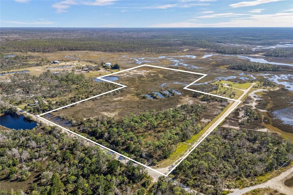 En Venta: $1,900,000 (25.48 acres)