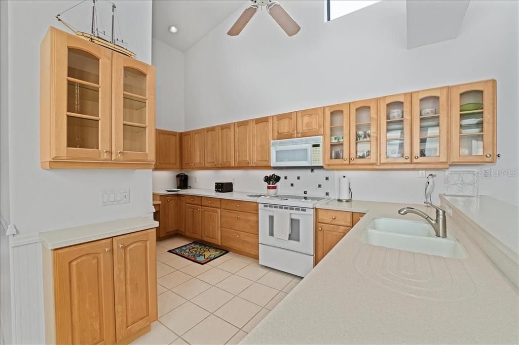 For Sale: $675,000 (2 beds, 2 baths, 1546 Square Feet)