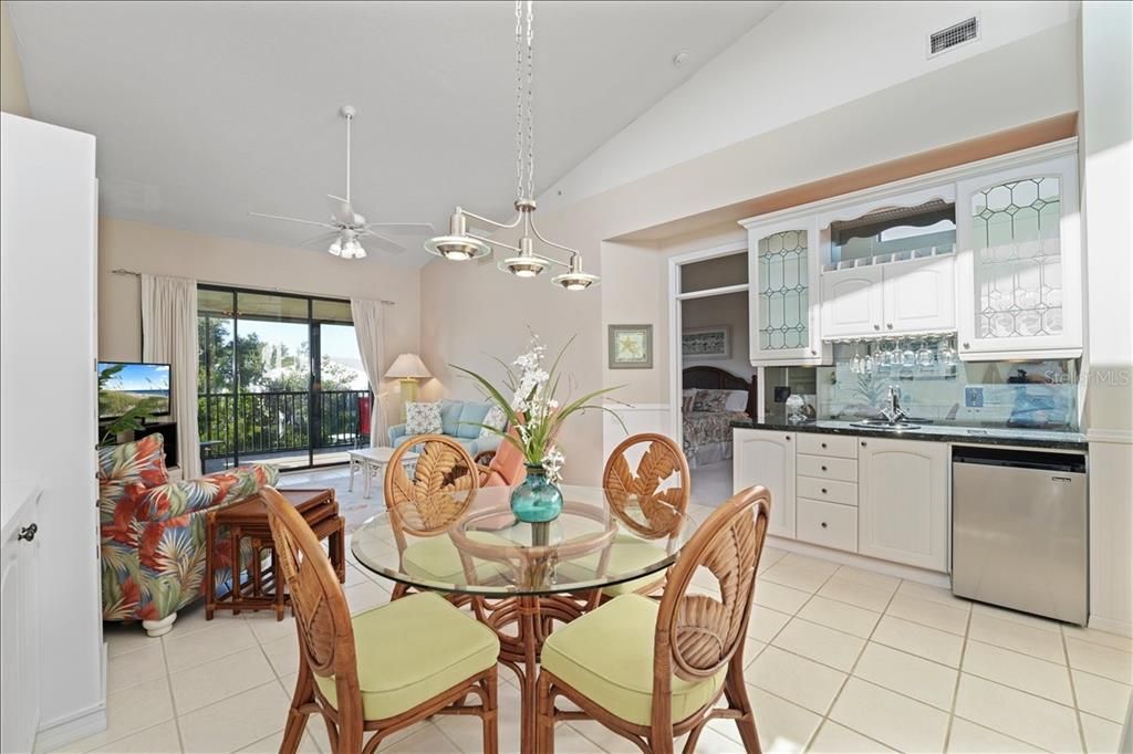 For Sale: $675,000 (2 beds, 2 baths, 1546 Square Feet)