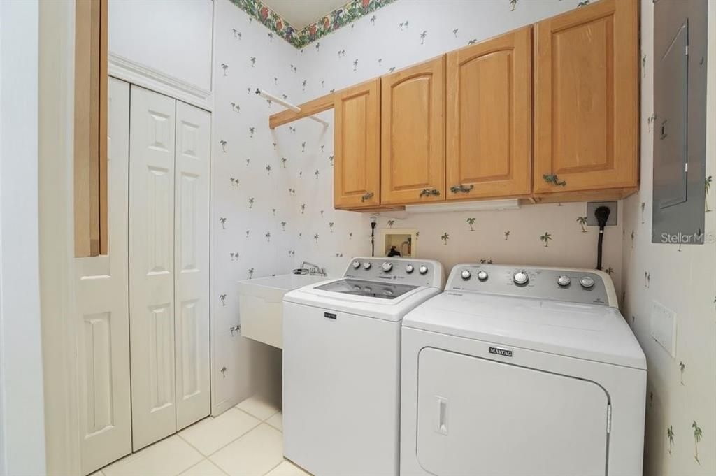 For Sale: $675,000 (2 beds, 2 baths, 1546 Square Feet)