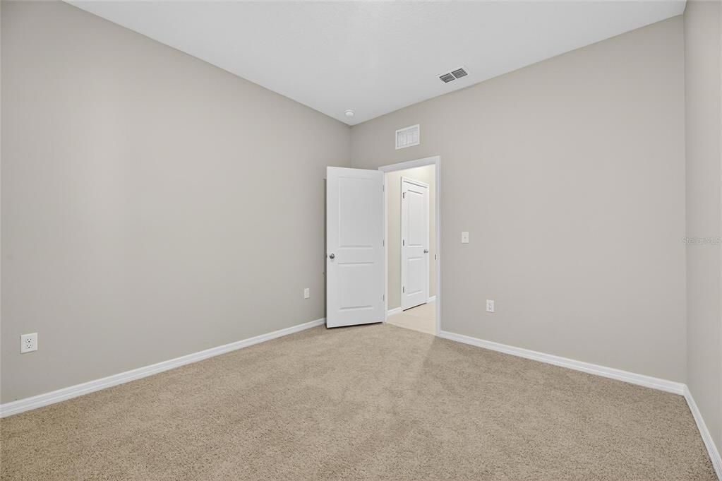 Под контрактом: $330,000 (4 спален, 2 ванн, 2035 Квадратных фут)