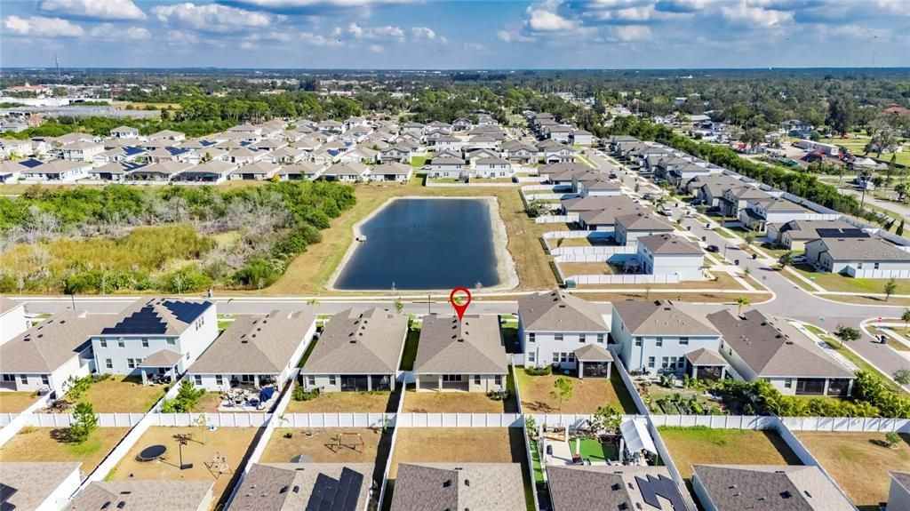 Под контрактом: $330,000 (4 спален, 2 ванн, 2035 Квадратных фут)