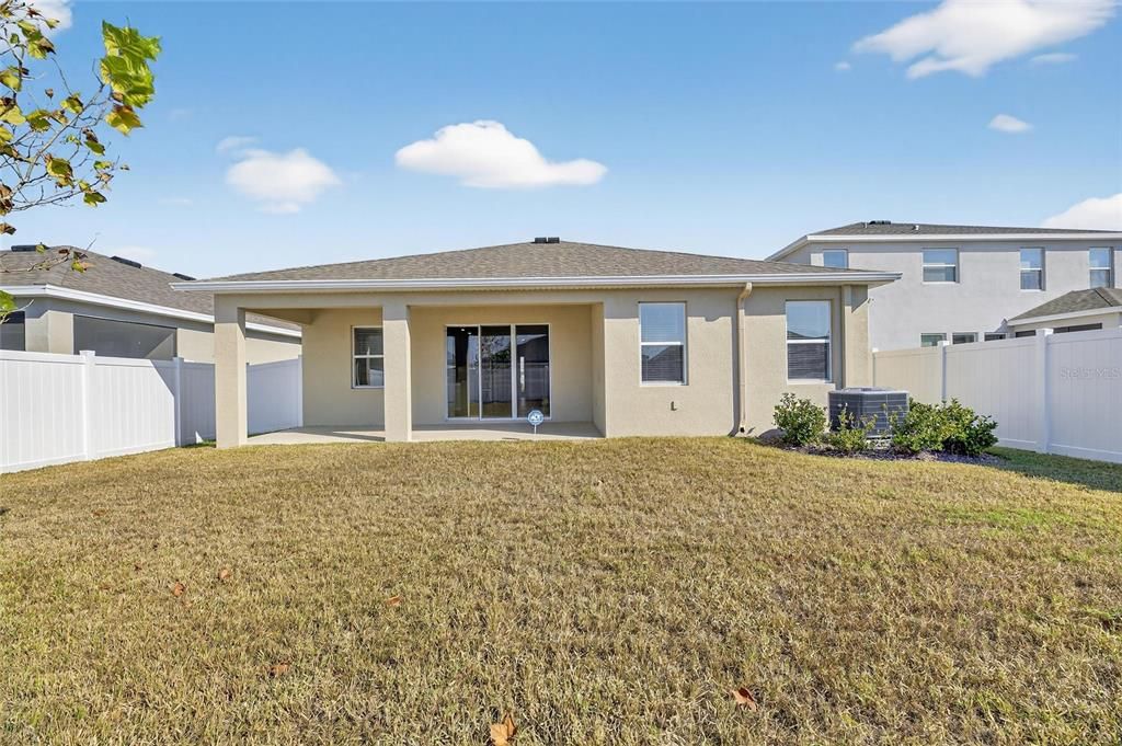 Под контрактом: $330,000 (4 спален, 2 ванн, 2035 Квадратных фут)