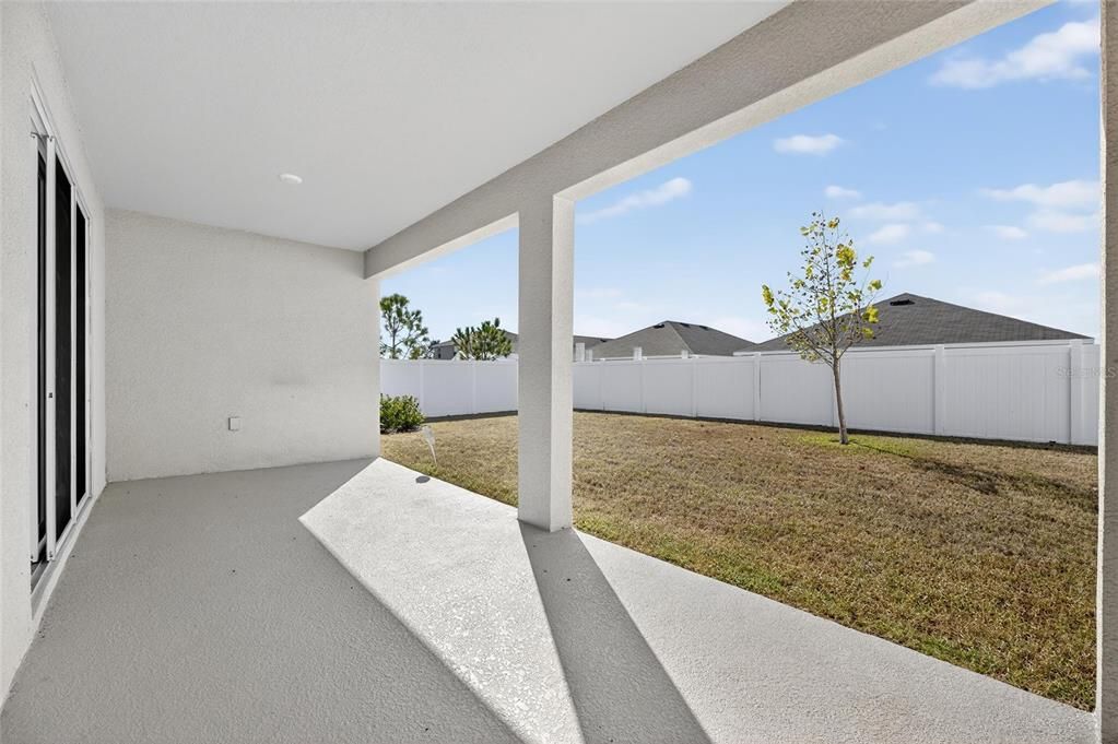 Под контрактом: $330,000 (4 спален, 2 ванн, 2035 Квадратных фут)