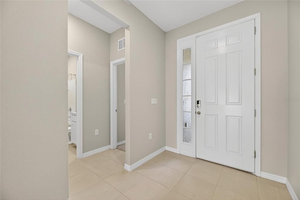 Под контрактом: $330,000 (4 спален, 2 ванн, 2035 Квадратных фут)