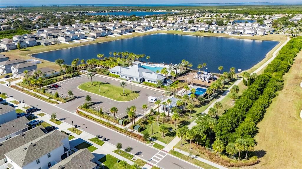 Под контрактом: $330,000 (4 спален, 2 ванн, 2035 Квадратных фут)