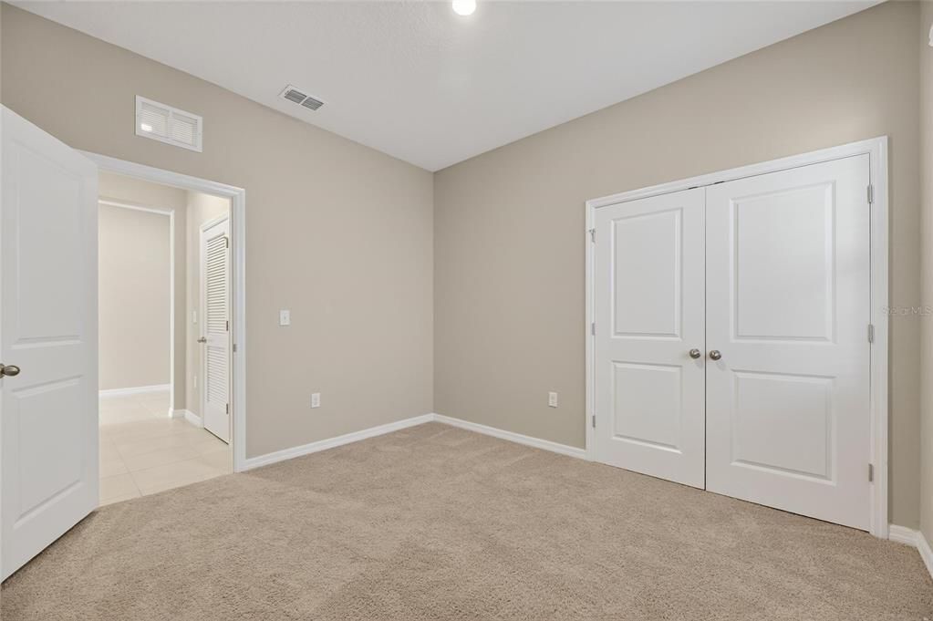 Под контрактом: $330,000 (4 спален, 2 ванн, 2035 Квадратных фут)