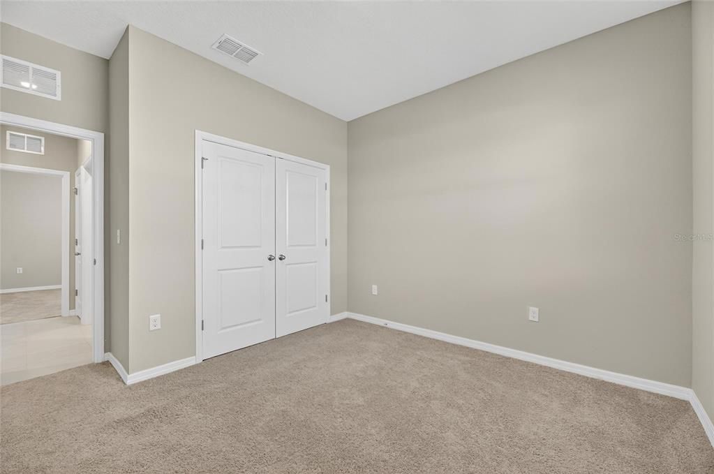 Под контрактом: $330,000 (4 спален, 2 ванн, 2035 Квадратных фут)