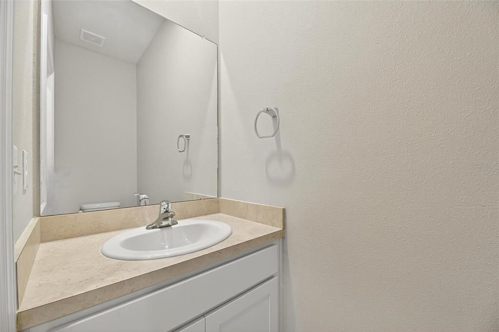 Под контрактом: $330,000 (4 спален, 2 ванн, 2035 Квадратных фут)