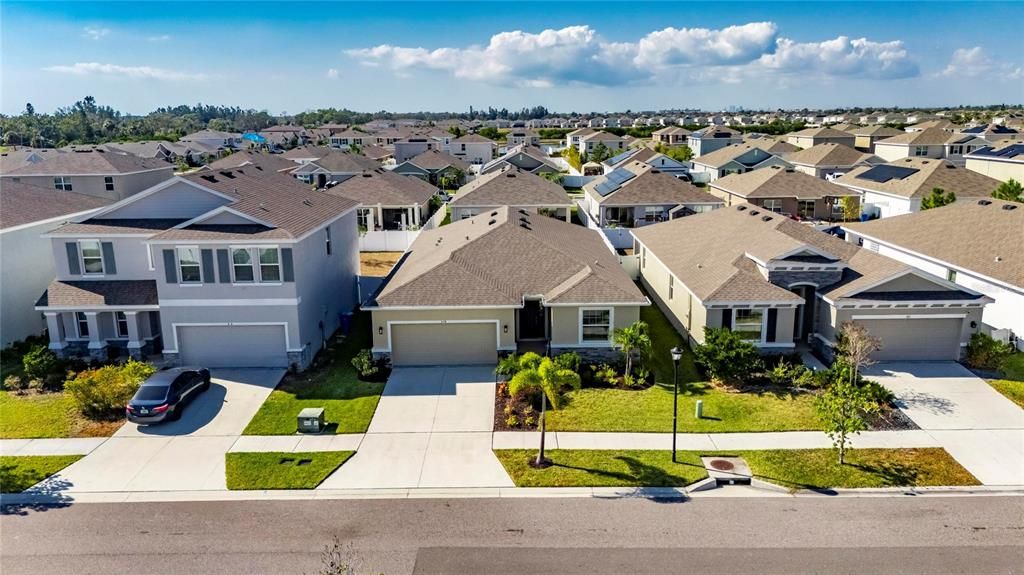 Под контрактом: $330,000 (4 спален, 2 ванн, 2035 Квадратных фут)