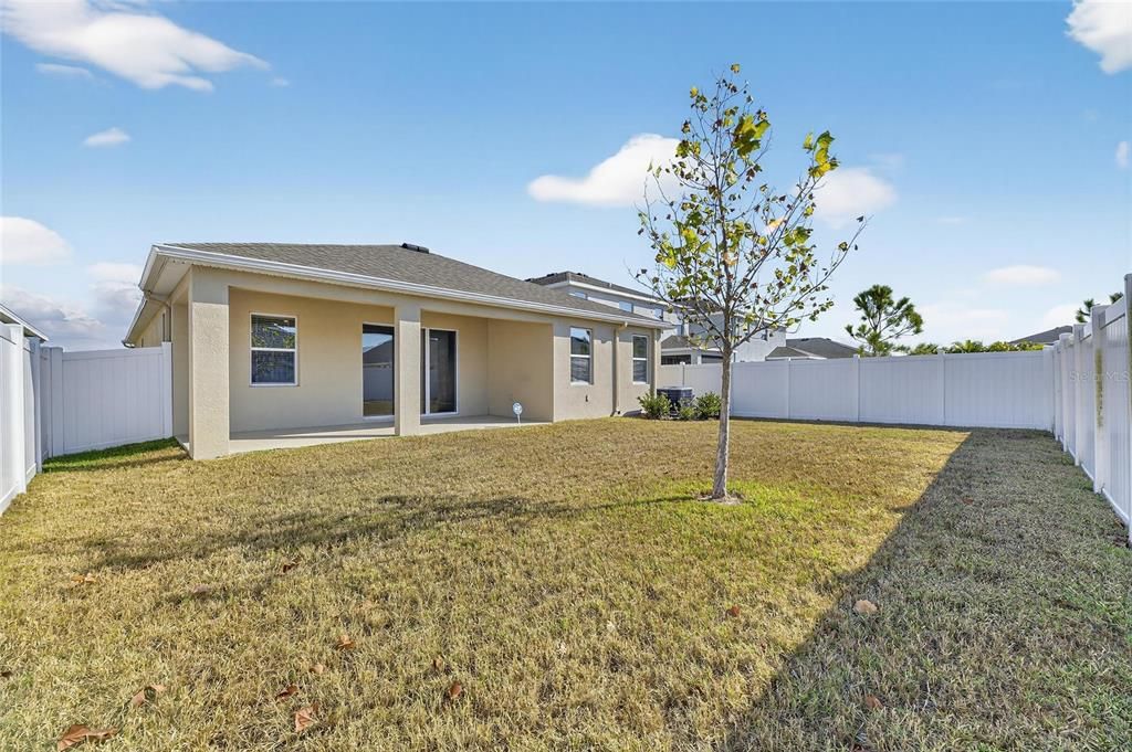 Под контрактом: $330,000 (4 спален, 2 ванн, 2035 Квадратных фут)