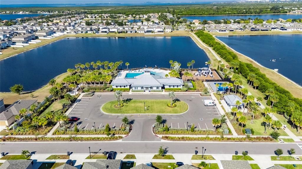 Под контрактом: $330,000 (4 спален, 2 ванн, 2035 Квадратных фут)