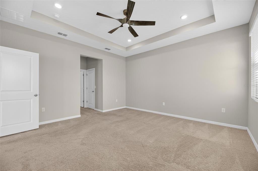 Под контрактом: $330,000 (4 спален, 2 ванн, 2035 Квадратных фут)