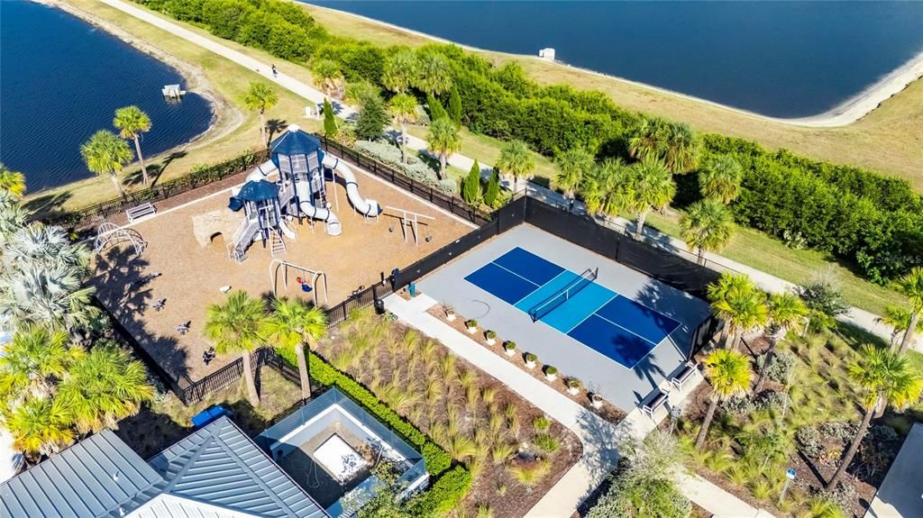 Под контрактом: $330,000 (4 спален, 2 ванн, 2035 Квадратных фут)