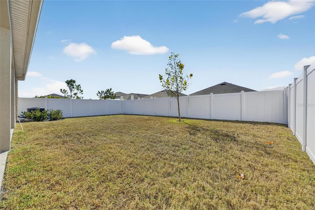 Под контрактом: $330,000 (4 спален, 2 ванн, 2035 Квадратных фут)