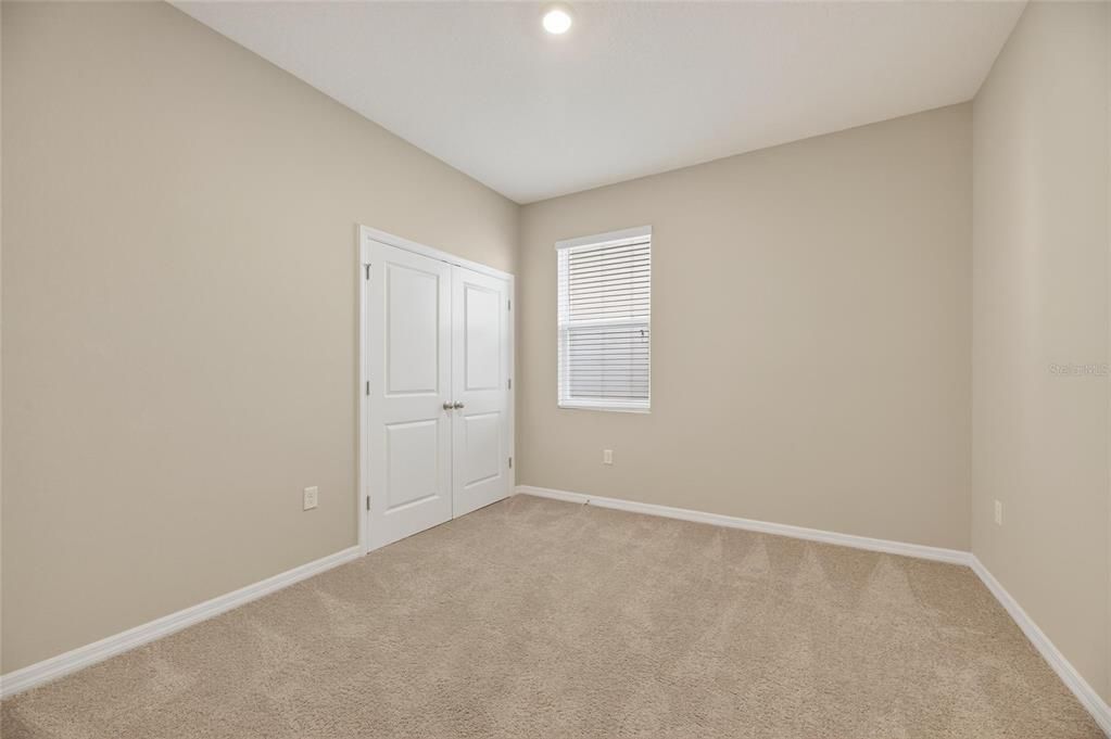 Под контрактом: $330,000 (4 спален, 2 ванн, 2035 Квадратных фут)