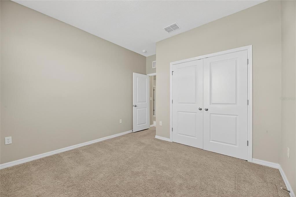 Под контрактом: $330,000 (4 спален, 2 ванн, 2035 Квадратных фут)