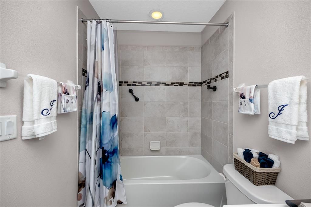 En Venta: $392,000 (2 camas, 2 baños, 1571 Pies cuadrados)