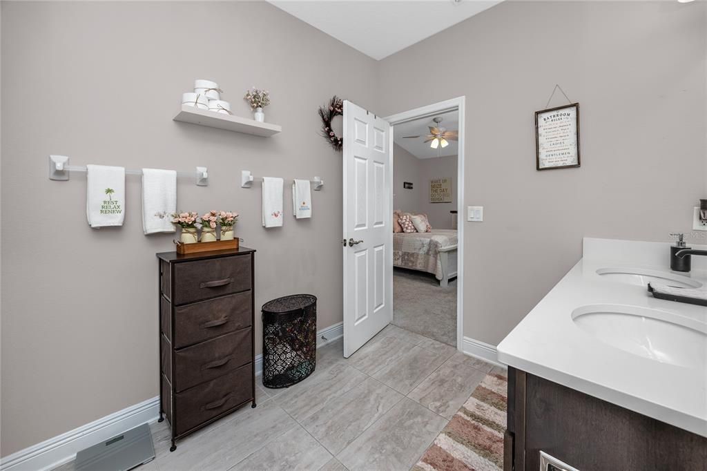 En Venta: $392,000 (2 camas, 2 baños, 1571 Pies cuadrados)