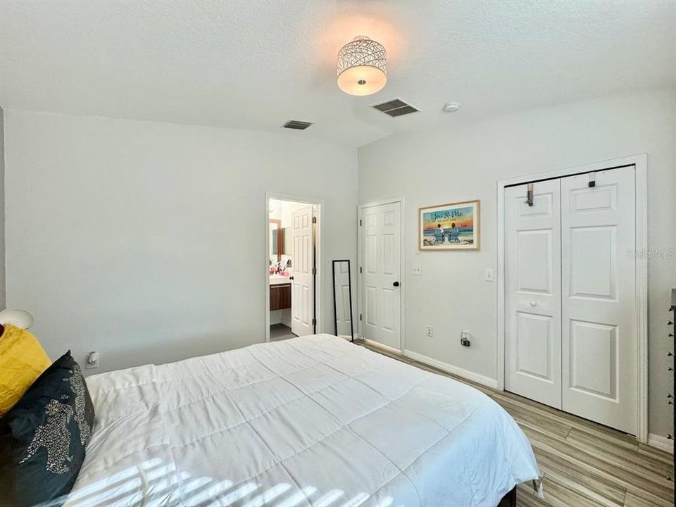 For Rent: $2,000 (3 beds, 2 baths, 1263 Square Feet)