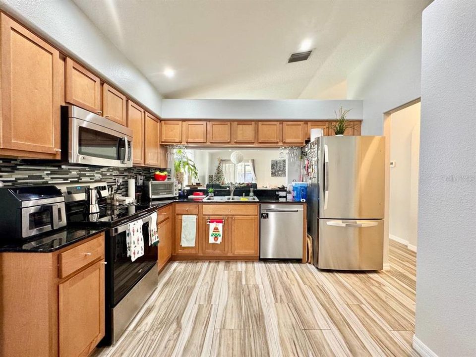 For Rent: $2,000 (3 beds, 2 baths, 1263 Square Feet)