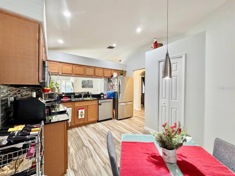 For Rent: $2,000 (3 beds, 2 baths, 1263 Square Feet)