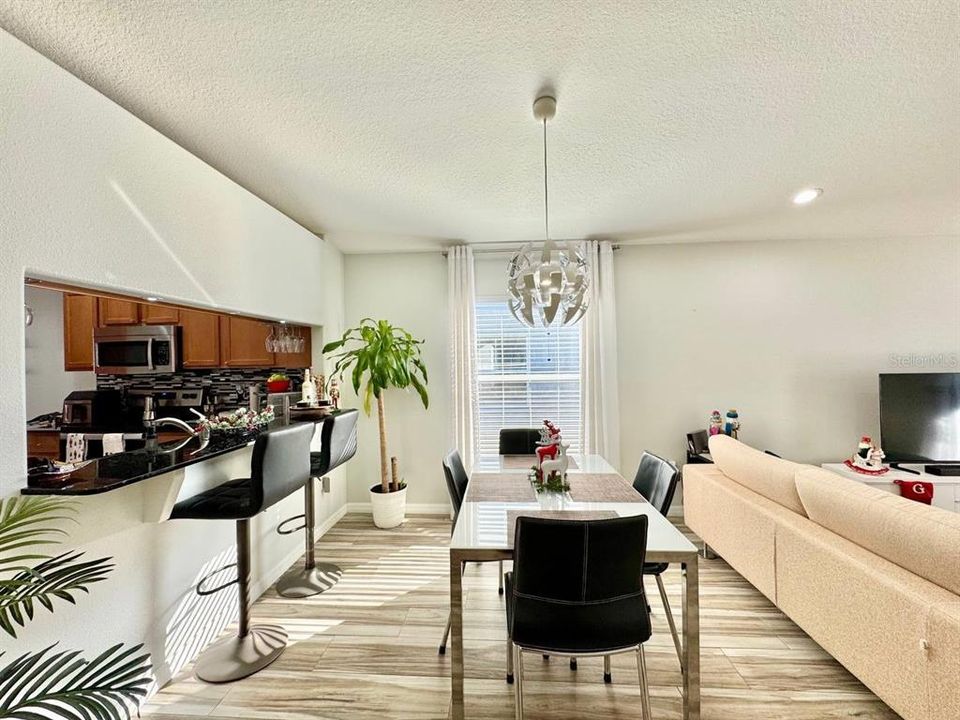 For Rent: $2,000 (3 beds, 2 baths, 1263 Square Feet)