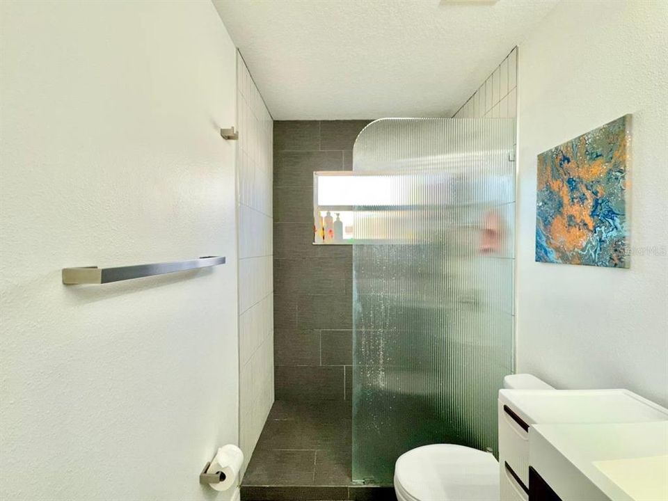 For Rent: $2,000 (3 beds, 2 baths, 1263 Square Feet)