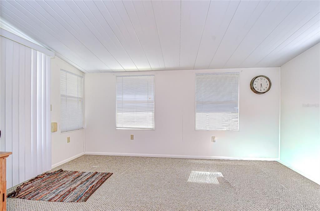 合同活跃: $132,500 (2 贝兹, 2 浴室, 1056 平方英尺)