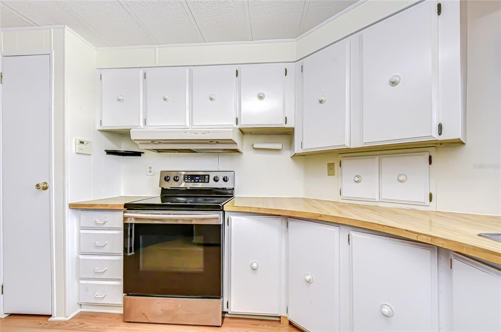 合同活跃: $132,500 (2 贝兹, 2 浴室, 1056 平方英尺)