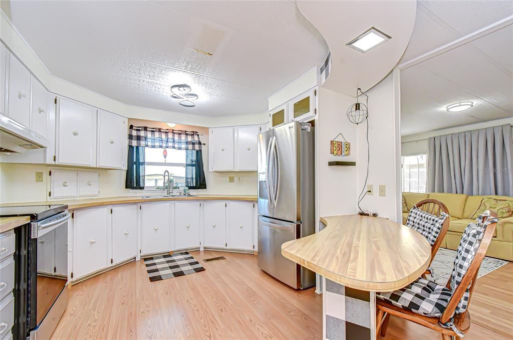 合同活跃: $132,500 (2 贝兹, 2 浴室, 1056 平方英尺)