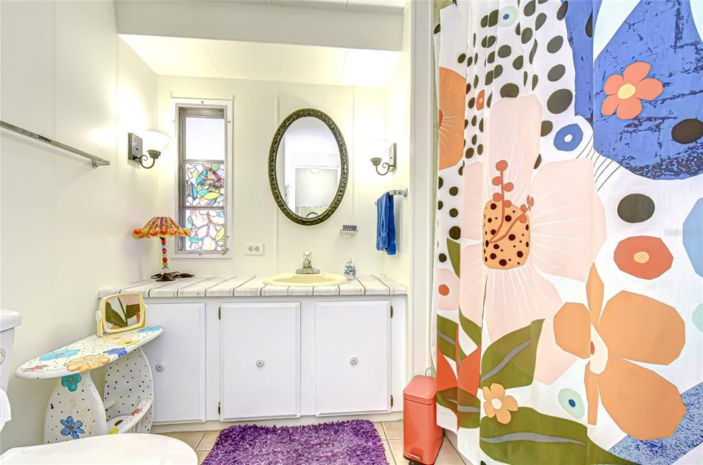 合同活跃: $132,500 (2 贝兹, 2 浴室, 1056 平方英尺)