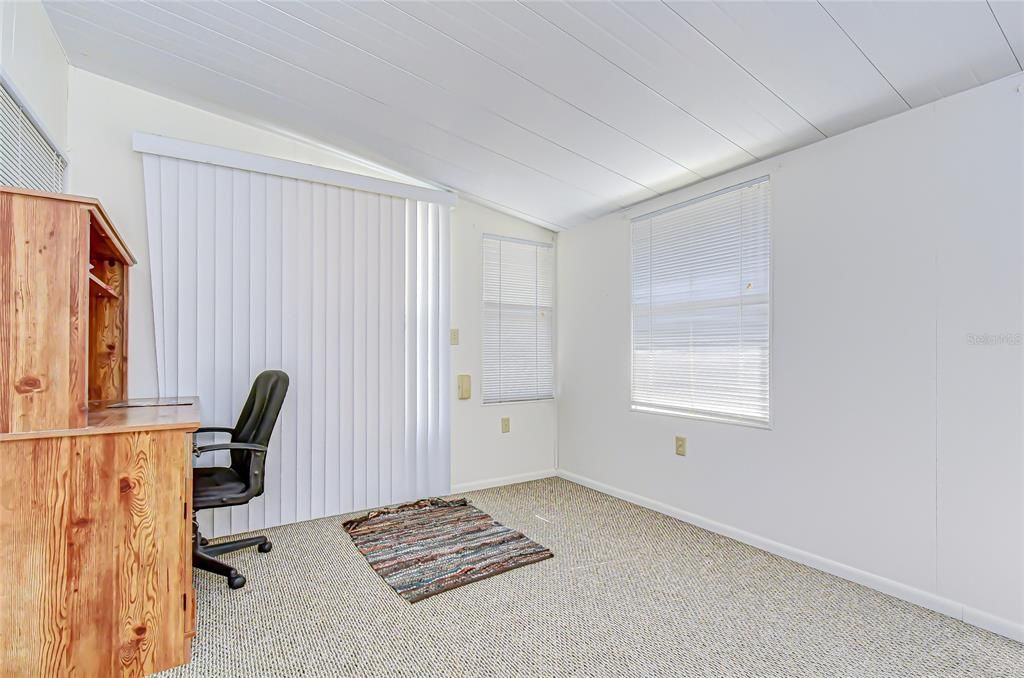 合同活跃: $132,500 (2 贝兹, 2 浴室, 1056 平方英尺)